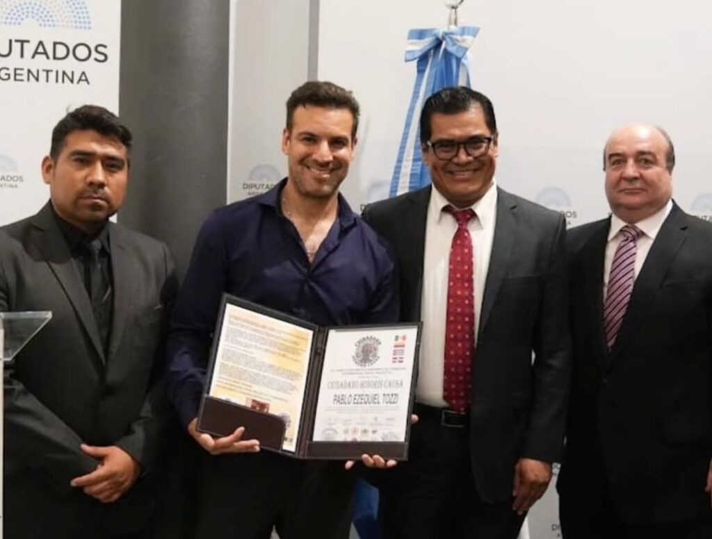 El concejal libertario Ezequiel Tozzi y  el parlamentario Patricio Villegas